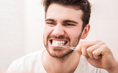 срок эксплуатации зубных имплантов